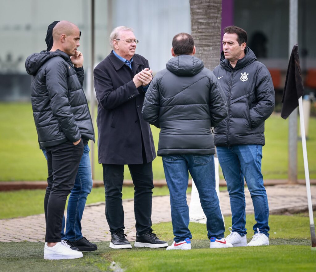 Corinthians define estratégia para buscar reforços na janela; entenda