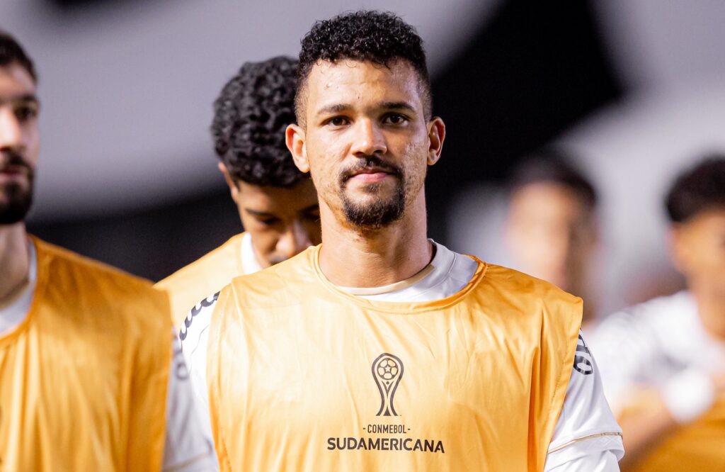 Remo anuncia Zé Ivaldo, do Santos, até o final da temporada