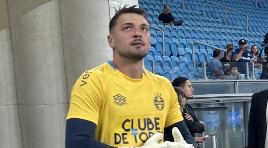 Grando lamenta erros do Grêmio em eliminação precoce